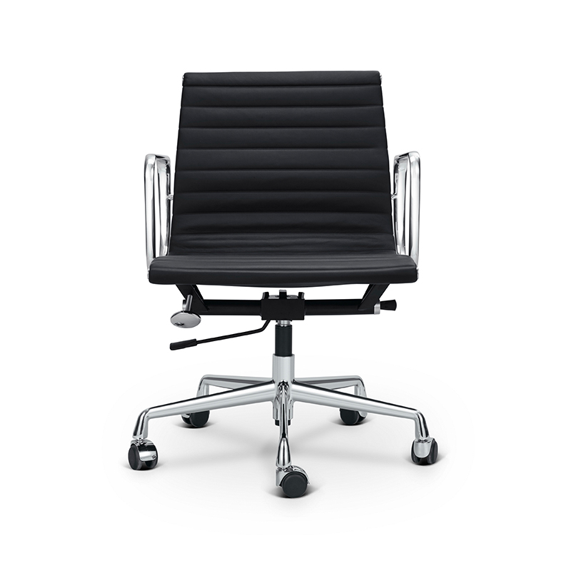 Eames Aluminium vezetői szék: olyan szék, amely túléli a karrierjét – és valószínűleg a következő